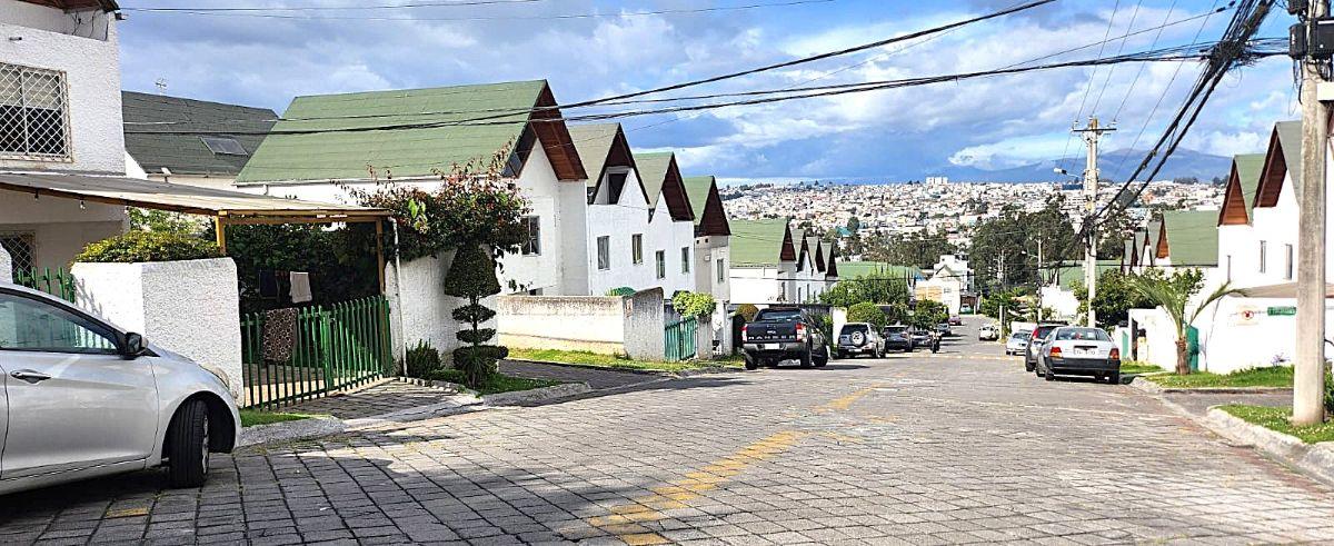 En Venta Casa Esquinera | 224 m² | Ático Multifuncional | Bbq | Carcelén — imagen 9