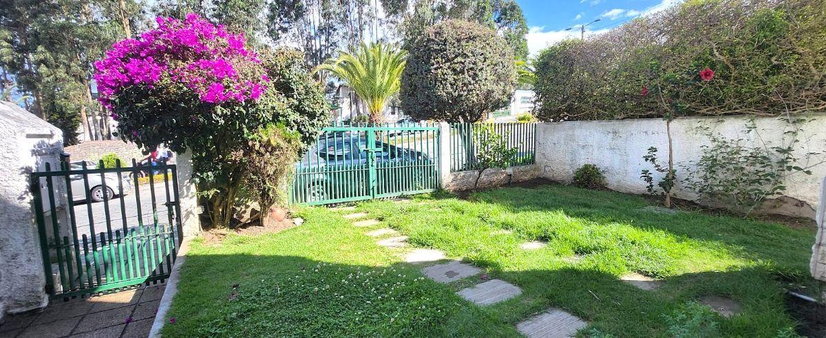 En Venta Casa Esquinera | 224 m² | Ático Multifuncional | Bbq | Carcelén — imagen 7