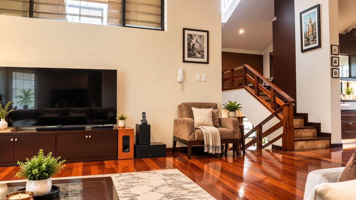 Vendo Casa Rentera de 3 Plantas con 2 Departamentos en San Sebastian, Azuay — imagen 8