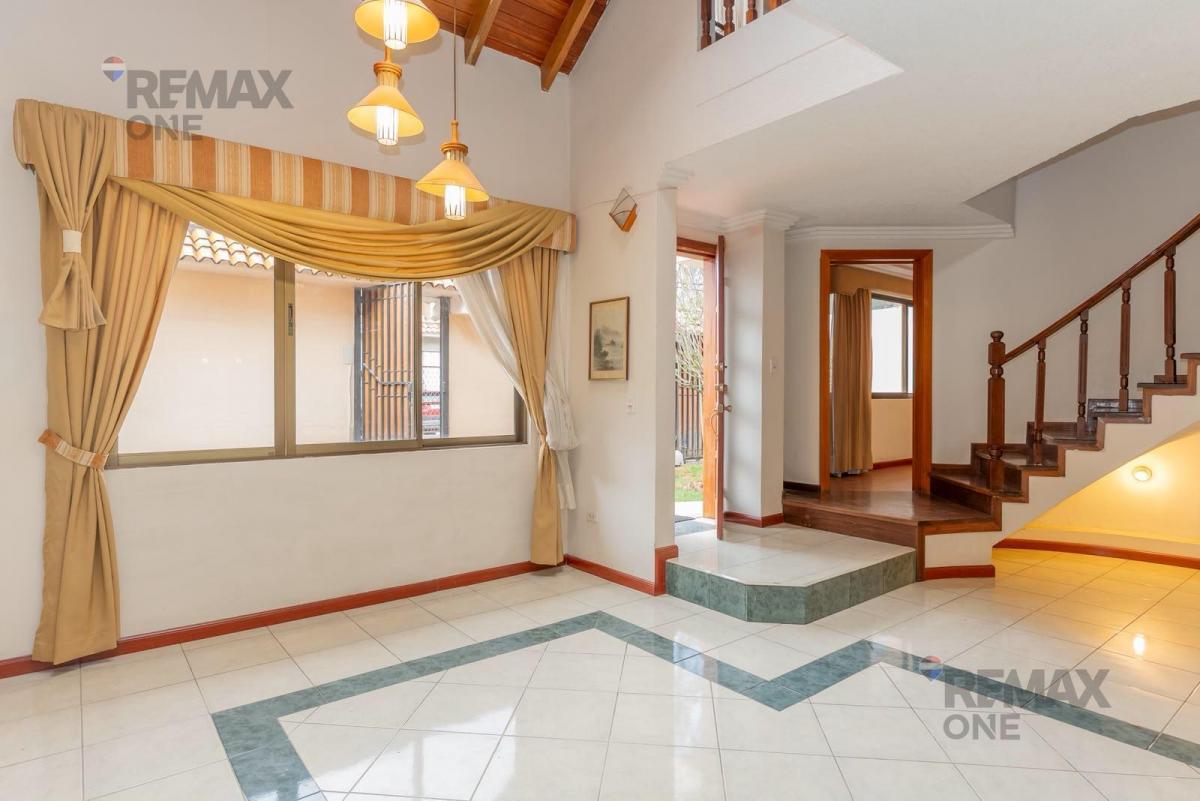 En Venta Amplia Casa Sector Cdla de Los Ingenieros, Azuay — imagen 7