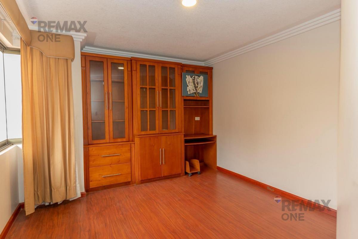 En Venta Amplia Casa Sector Cdla de Los Ingenieros, Azuay — imagen 6