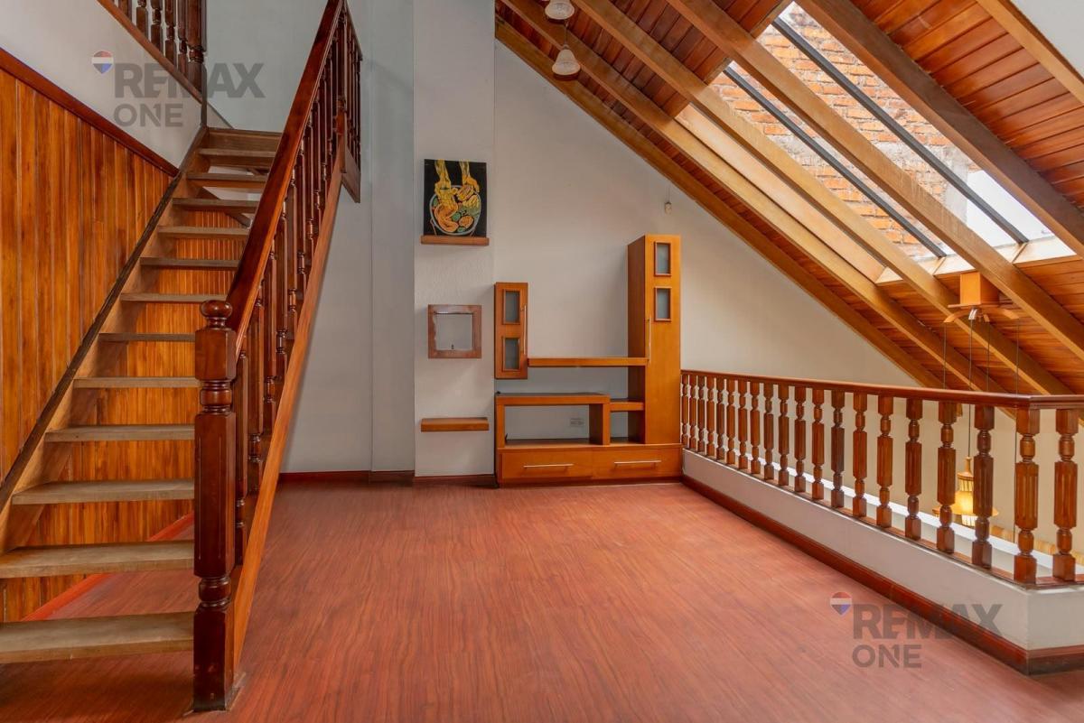 En Venta Amplia Casa Sector Cdla de Los Ingenieros, Azuay — imagen 4