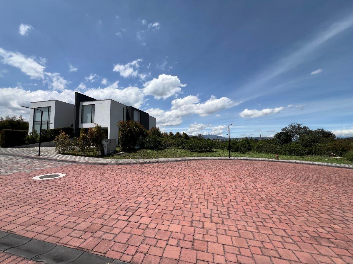En Venta Lote de Terreno de 2000 m² en Urbanizacion Privada - Puembo — imagen 7
