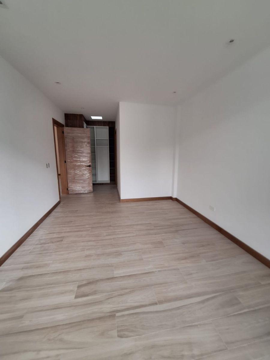 Casas de Lujo en Venta en Urbanización Privada – Valle de Los Chillos — imagen 3