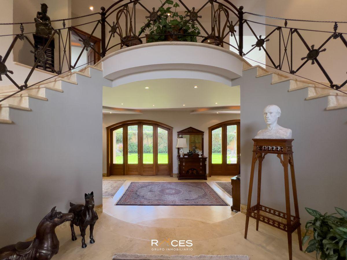 Casa de Lujo con 4 Dorm. en Venta en Cumbayá 1375 m² de Terreno — imagen 9