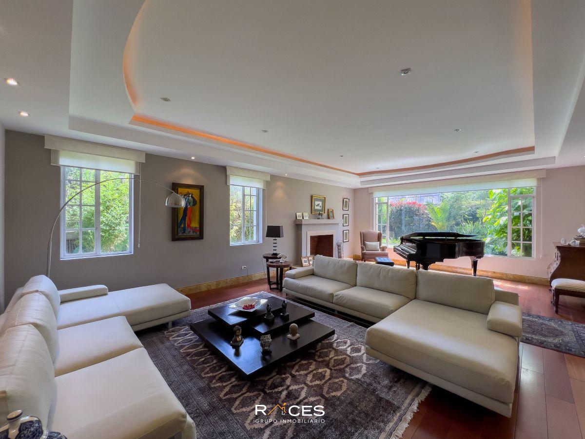 Casa de Lujo con 4 Dorm. en Venta en Cumbayá 1375 m² de Terreno — imagen 8