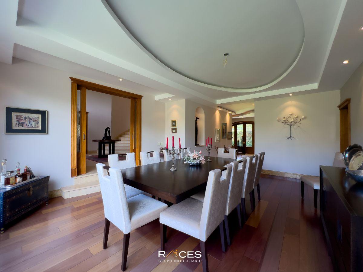 Casa de Lujo con 4 Dorm. en Venta en Cumbayá 1375 m² de Terreno — imagen 7