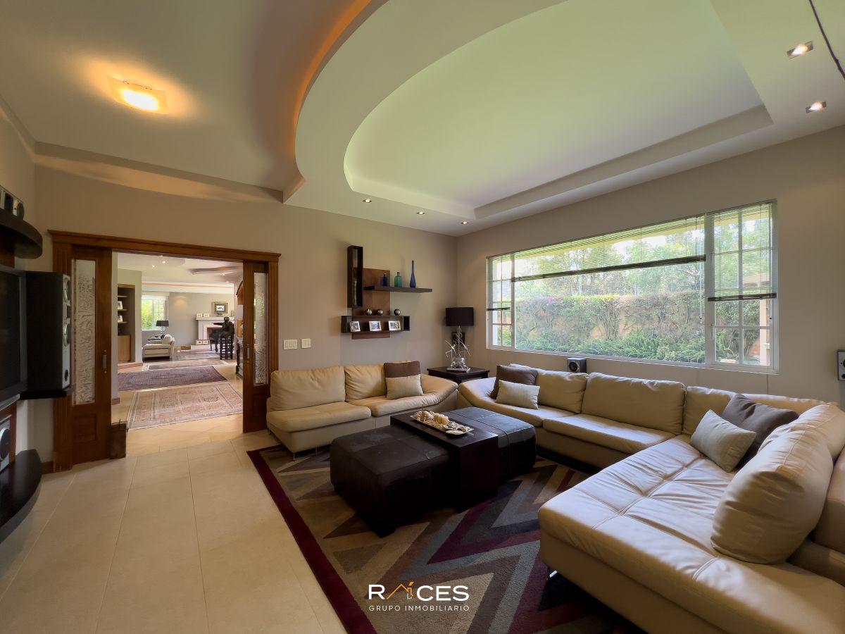Casa de Lujo con 4 Dorm. en Venta en Cumbayá 1375 m² de Terreno — imagen 5