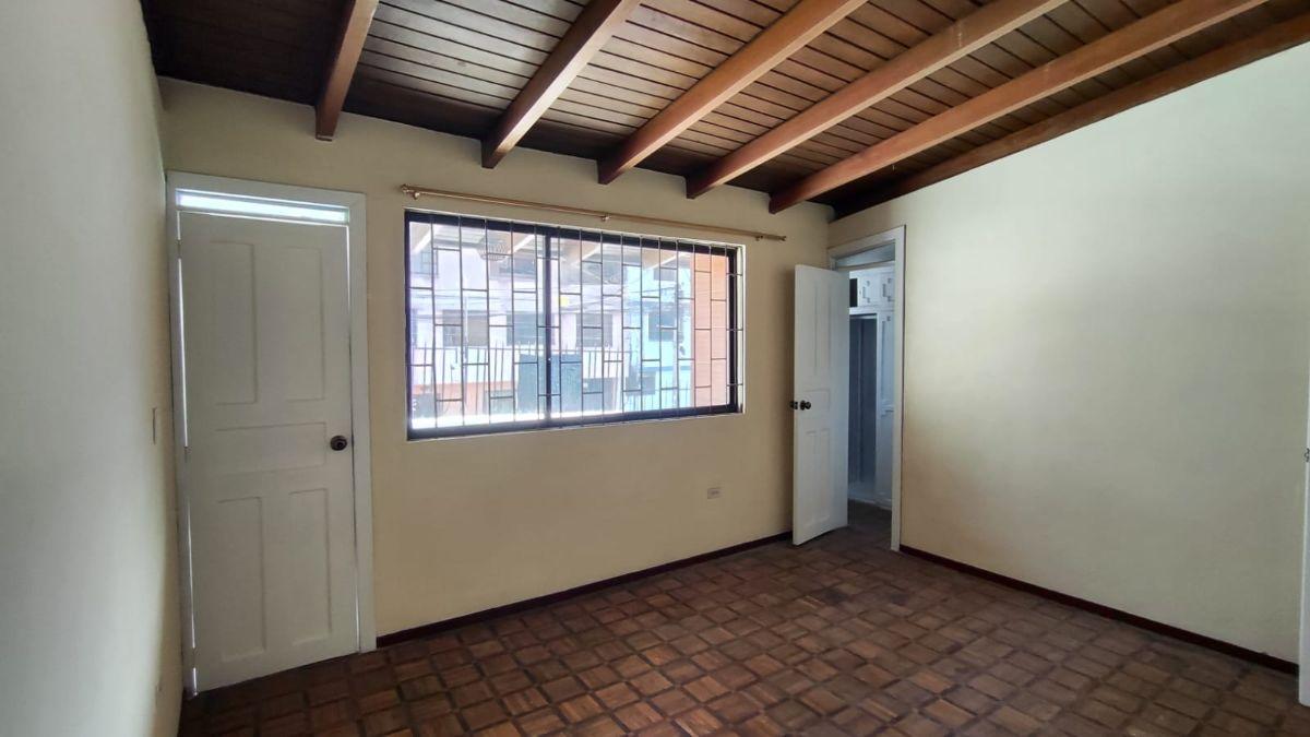 En Venta Casa Rentera Sector Martha Bucaram de Roldos 3 Departamentos — imagen 8