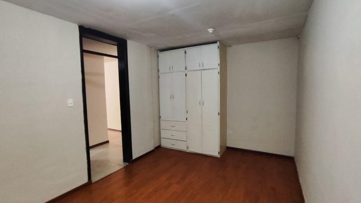 En Venta Casa Rentera Sector Martha Bucaram de Roldos 3 Departamentos — imagen 3