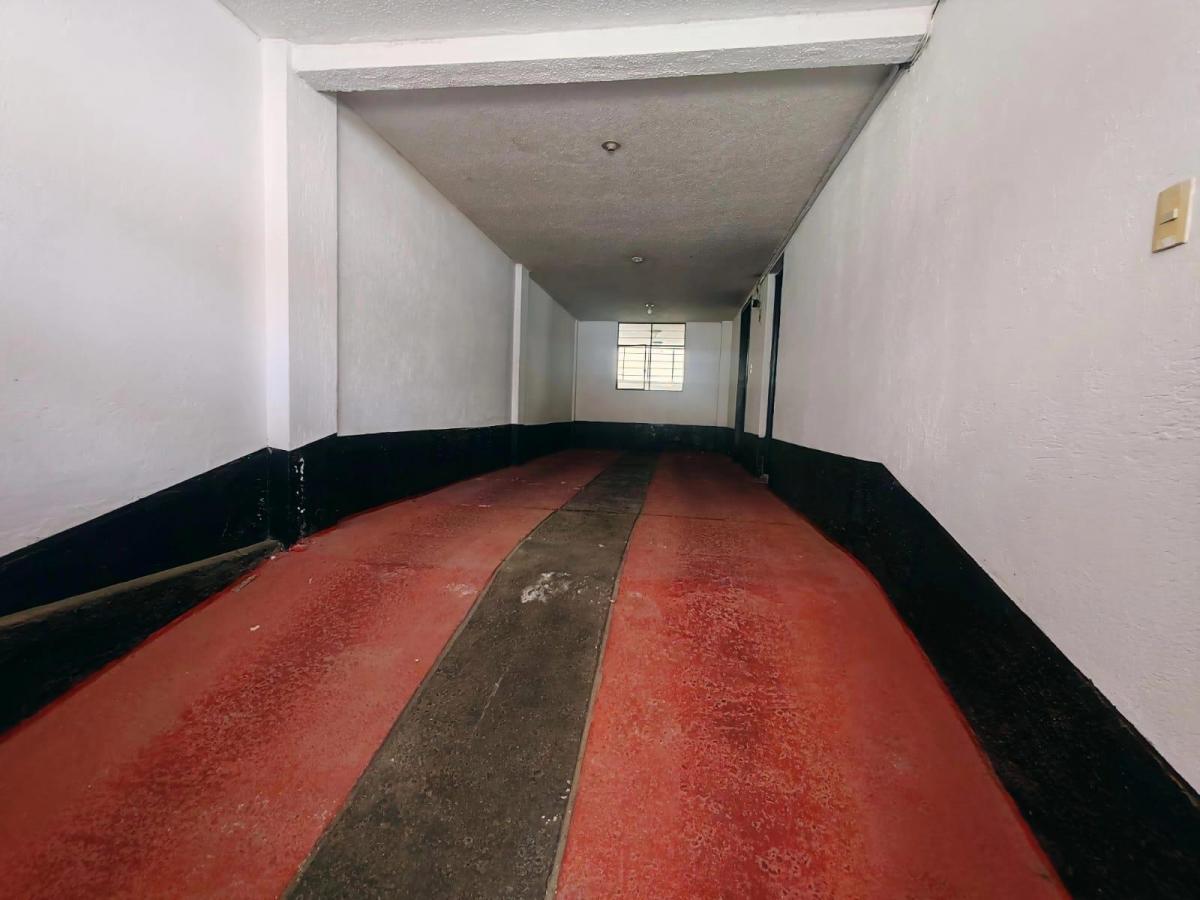 En Venta Casa de 3 Pisos con Local Comercial en Carapungo — imagen 10
