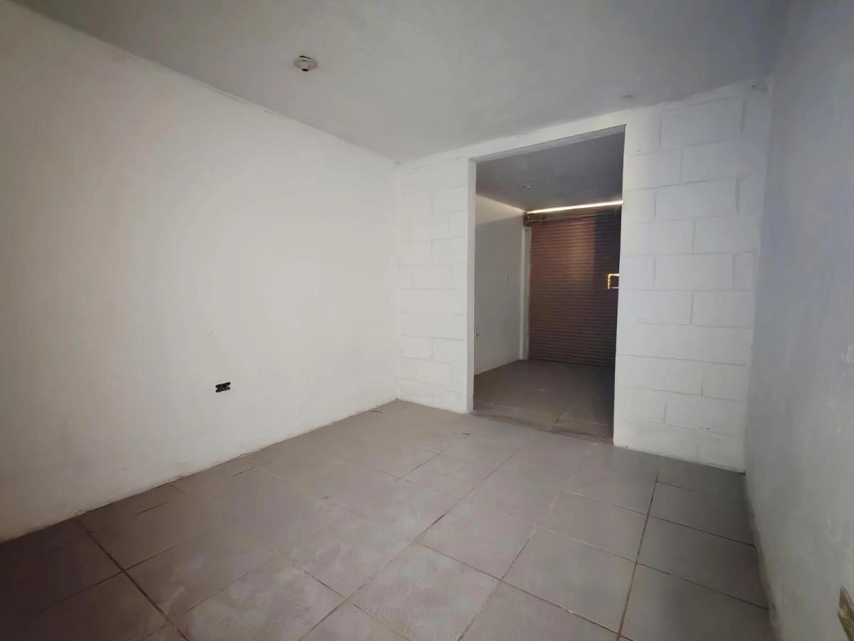 En Venta Casa de 3 Pisos con Local Comercial en Carapungo — imagen 9
