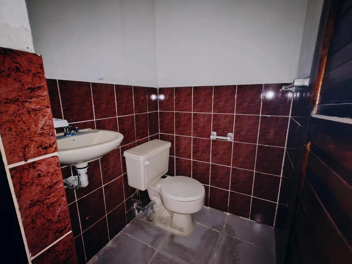 En Venta Casa de 3 Pisos con Local Comercial en Carapungo — imagen 7