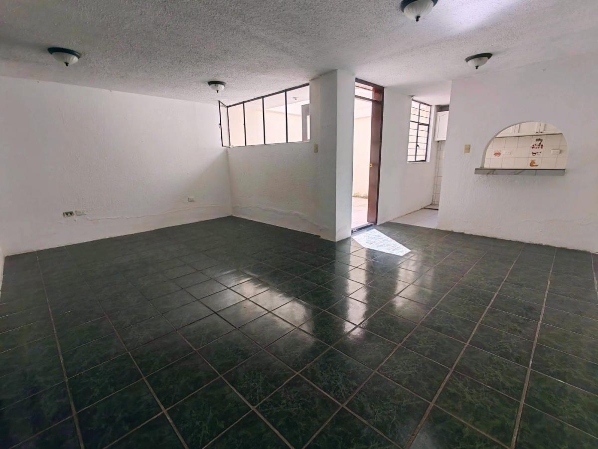 En Venta Casa de 3 Pisos con Local Comercial en Carapungo — imagen 5