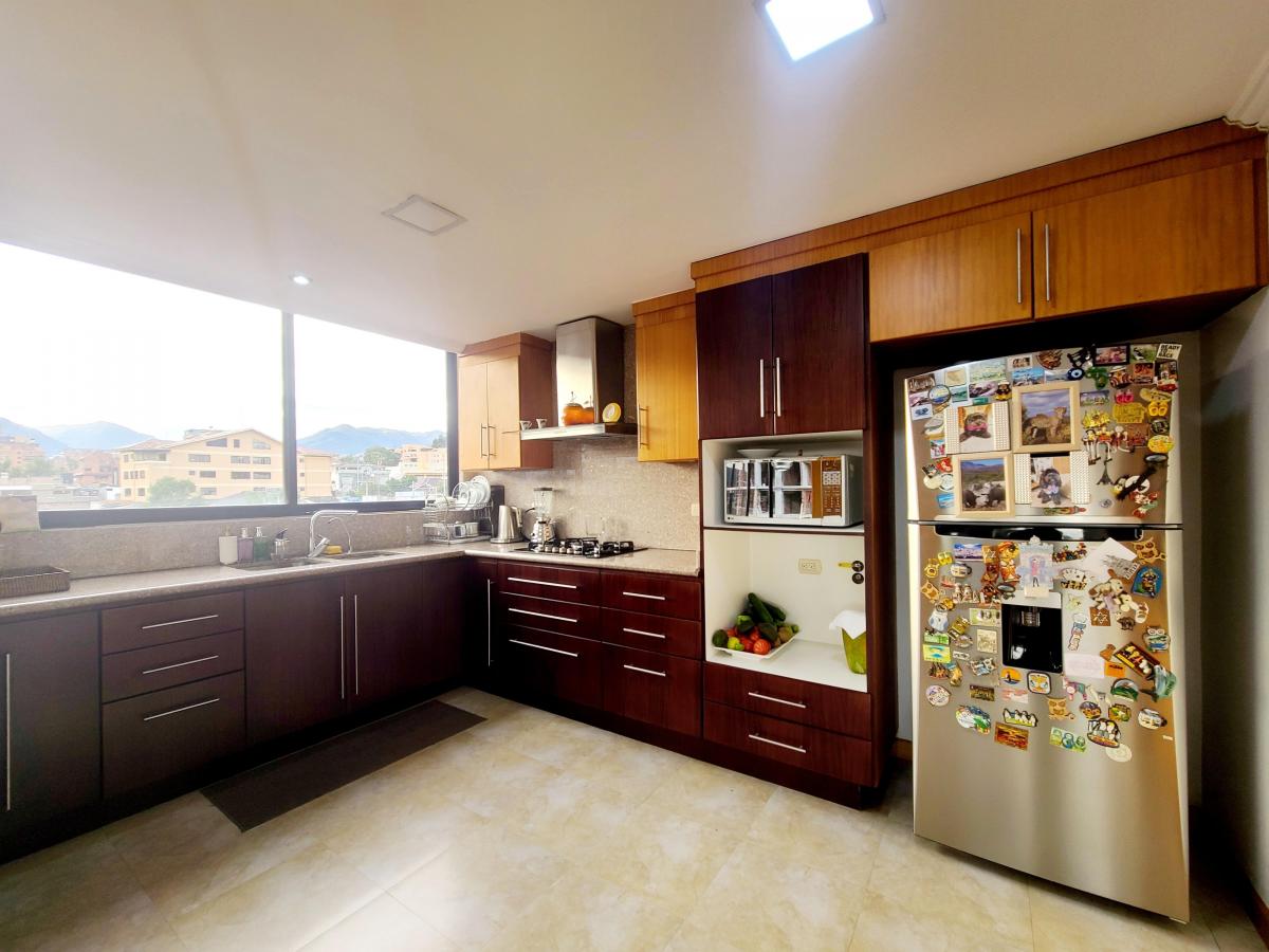 Penthouse de Lujo en Venta Av 3 de Noviembre, Azuay — imagen 6