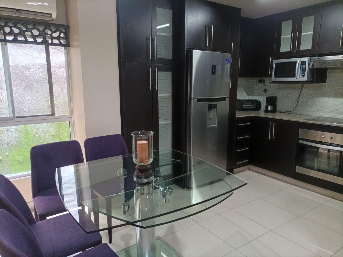 Lomas de Urdesa Vendo Departamento 2 Dorm., Garaje, Ascensor Guardíanía Gimnasio, Terraza, Guayas — imagen 9