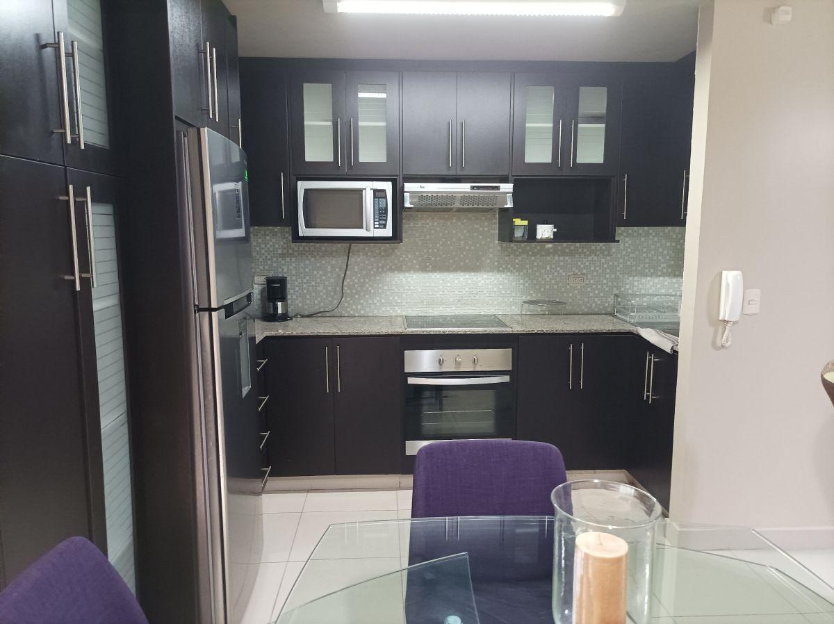Lomas de Urdesa Vendo Departamento 2 Dorm., Garaje, Ascensor Guardíanía Gimnasio, Terraza, Guayas — imagen 4