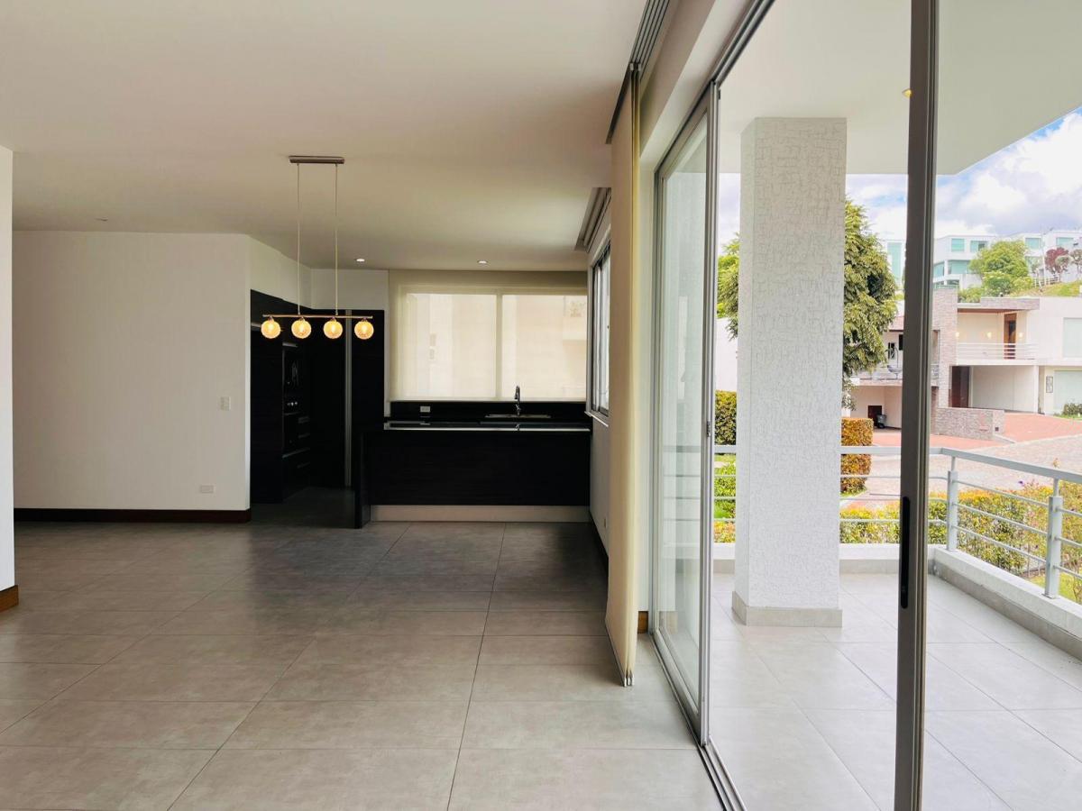 Departamento en Cumbayá — imagen 9
