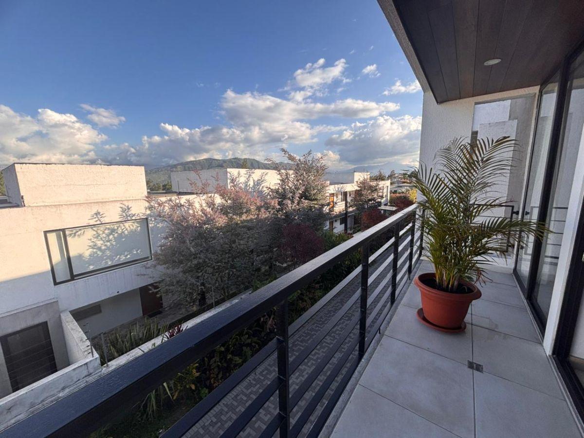 Departamento por Estrenar con Balcón en San Juan de Cumbayá — imagen 10