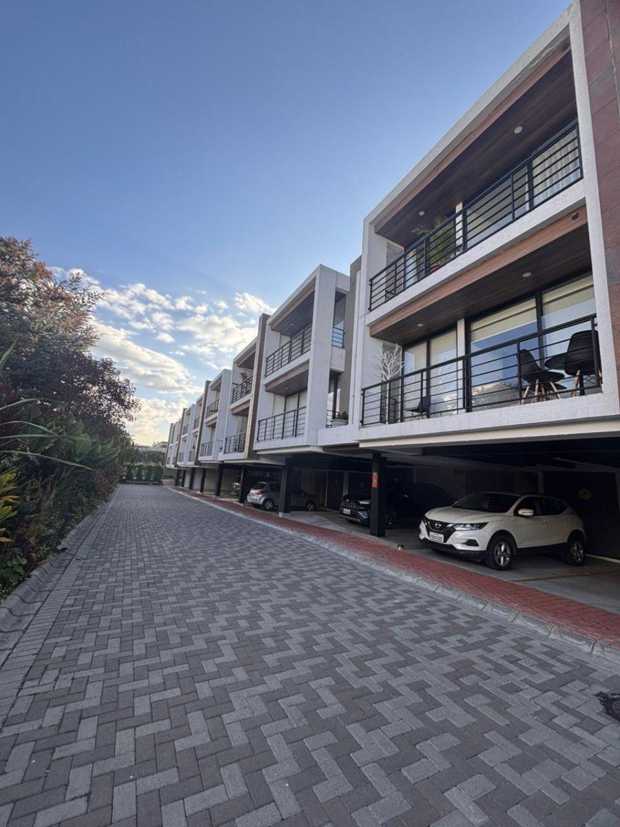 Departamento por Estrenar con Balcón en San Juan de Cumbayá — imagen 8