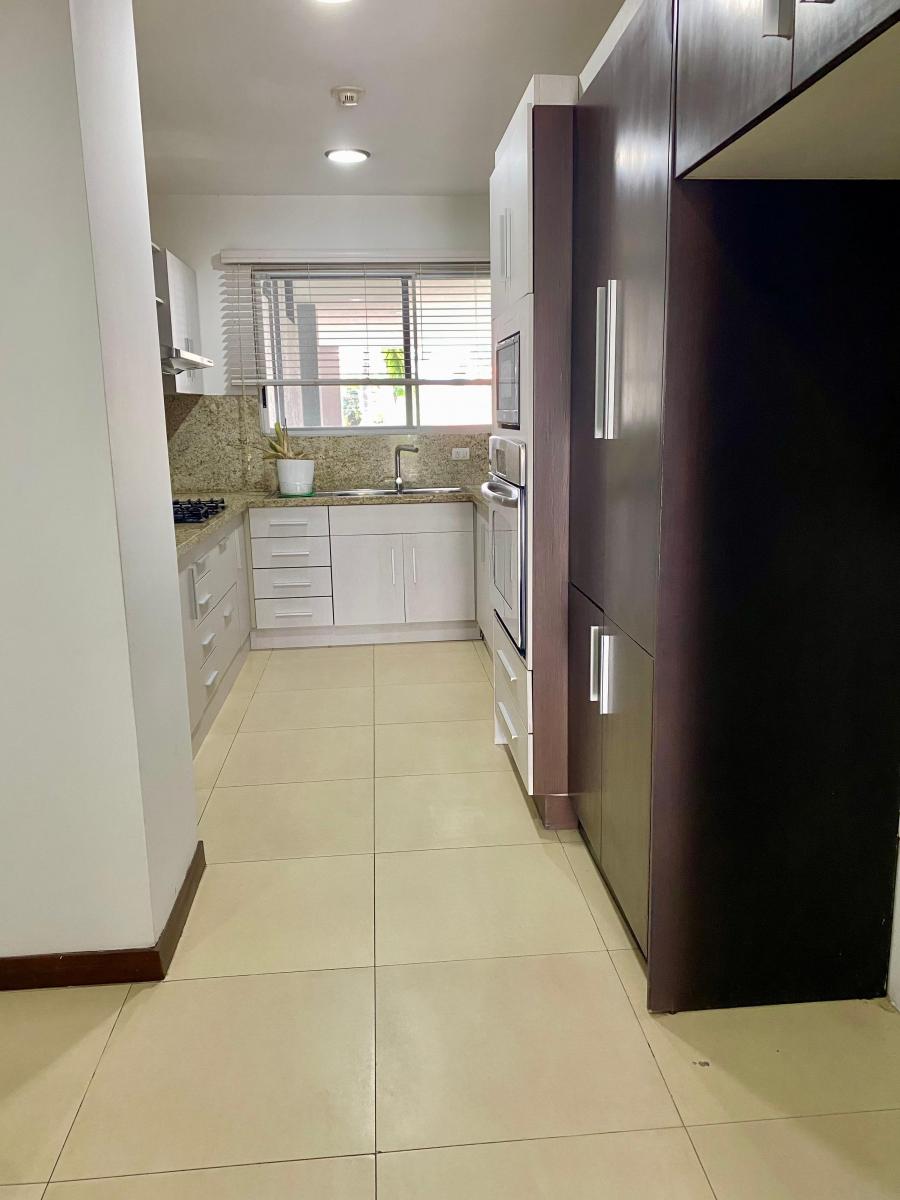 Vendo Amplio y Confortable Departamento, Guayas — imagen 9