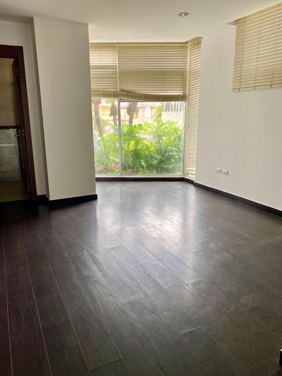 Vendo Amplio y Confortable Departamento, Guayas — imagen 3