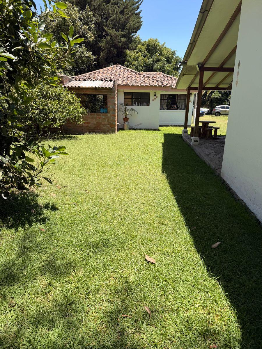 Terreno de 9203 m² en Venta en Tumbaco con Área de Bbq — imagen 3