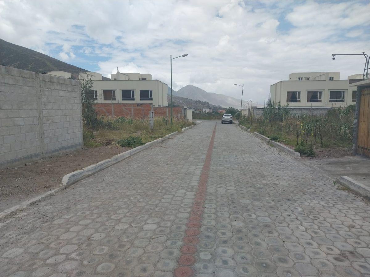 Vendo Terreno en Pomasqui Para Constructores Completamente Plano en Urbanizacion Privada. Provincia de Pichincha — imagen 4