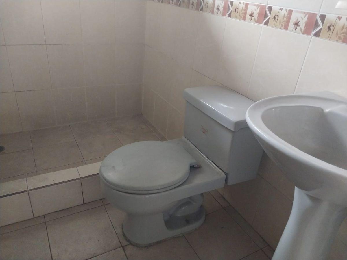 Vendo Terreno con Construccion Para Terminar en Guamaní en Derechos y Acciones, Excelente Ubicación — imagen 4