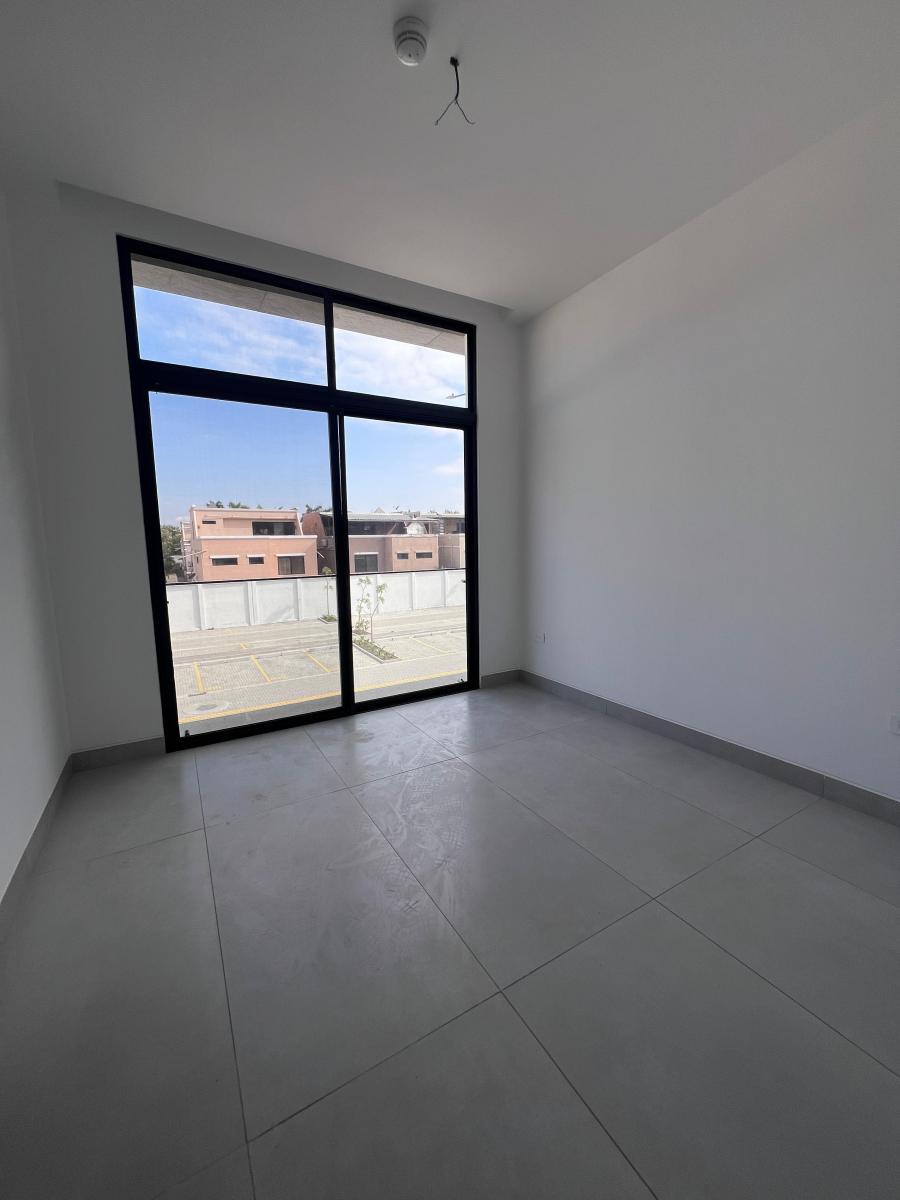 En Venta Dpto. de Estreno en Urb Riona, Km. 3.5 Samborondon - 104 m², Guayas — imagen 5