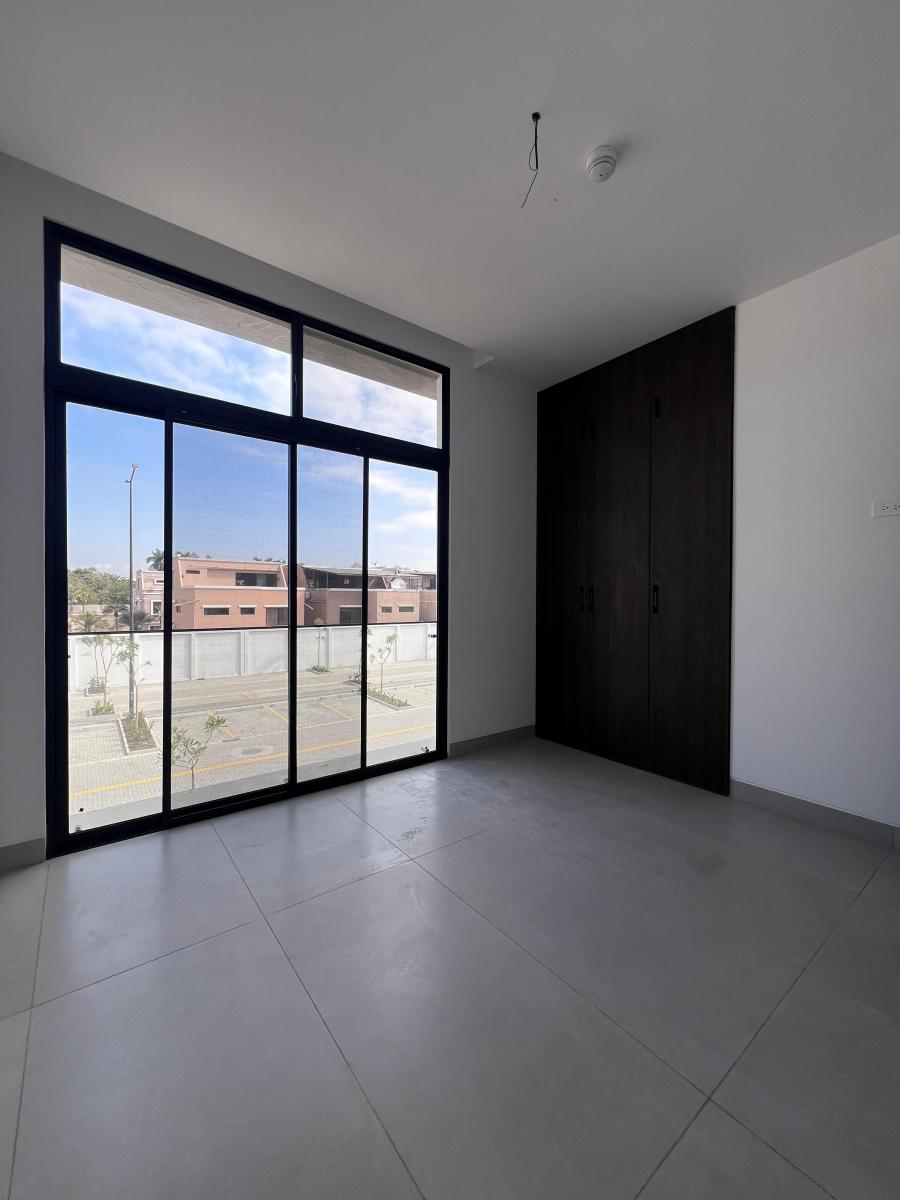 En Venta Dpto. de Estreno en Urb Riona, Km. 3.5 Samborondon - 104 m², Guayas — imagen 3