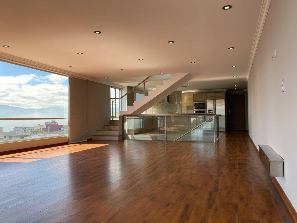 En Venta Duplex Penthouse C/terraza y Jardín - Urb. Lomas Monteserrin — imagen 9