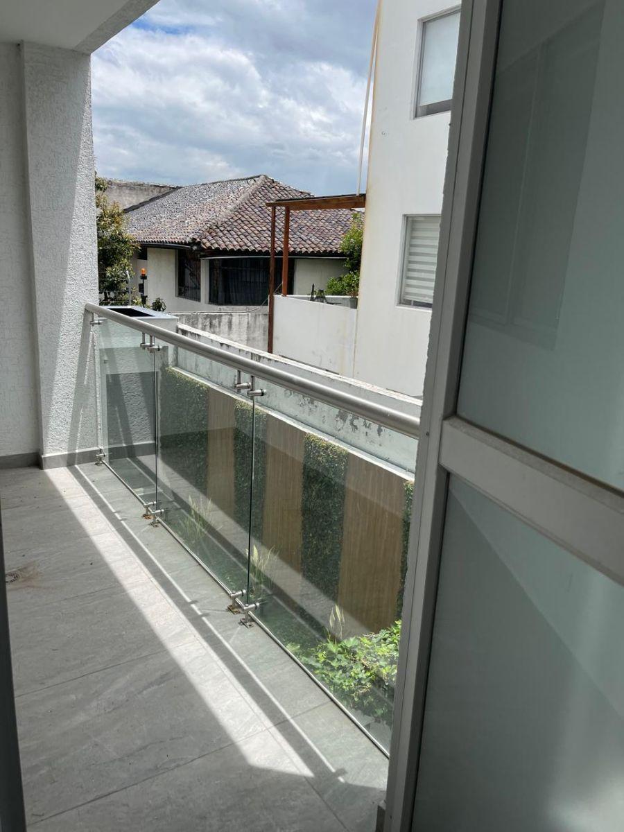 Venta Departamento Moderno de Tres Habitaciones en Cumbayá — imagen 9