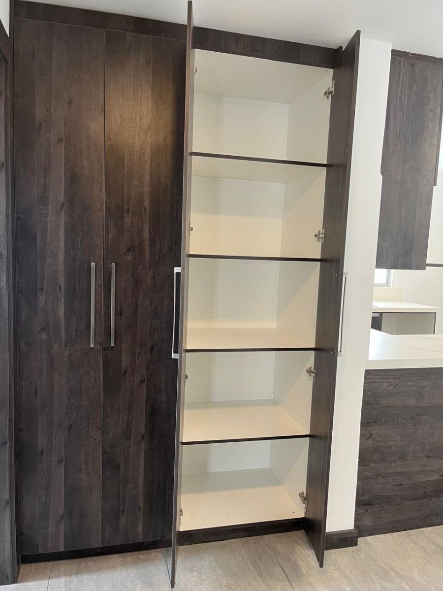 Venta Departamento Moderno de Tres Habitaciones en Cumbayá — imagen 7