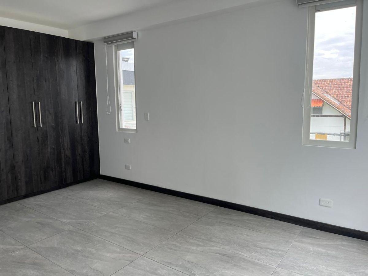 Venta Departamento Moderno de Tres Habitaciones en Cumbayá — imagen 6