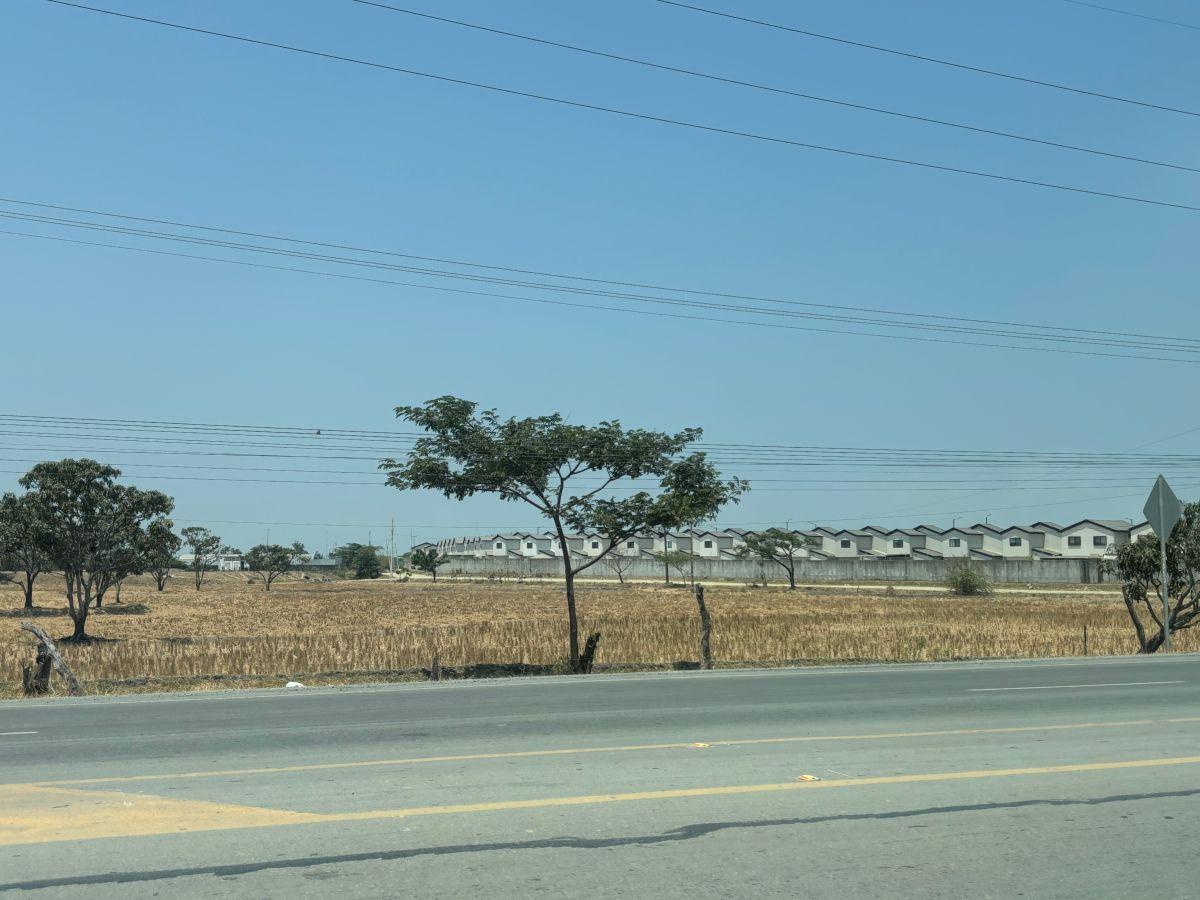 Vendo Terreno Via Salitre 46.124 m² Comercial Residencial - 266 m Frente Via, por Urb Los Prados, Guayas — imagen 10