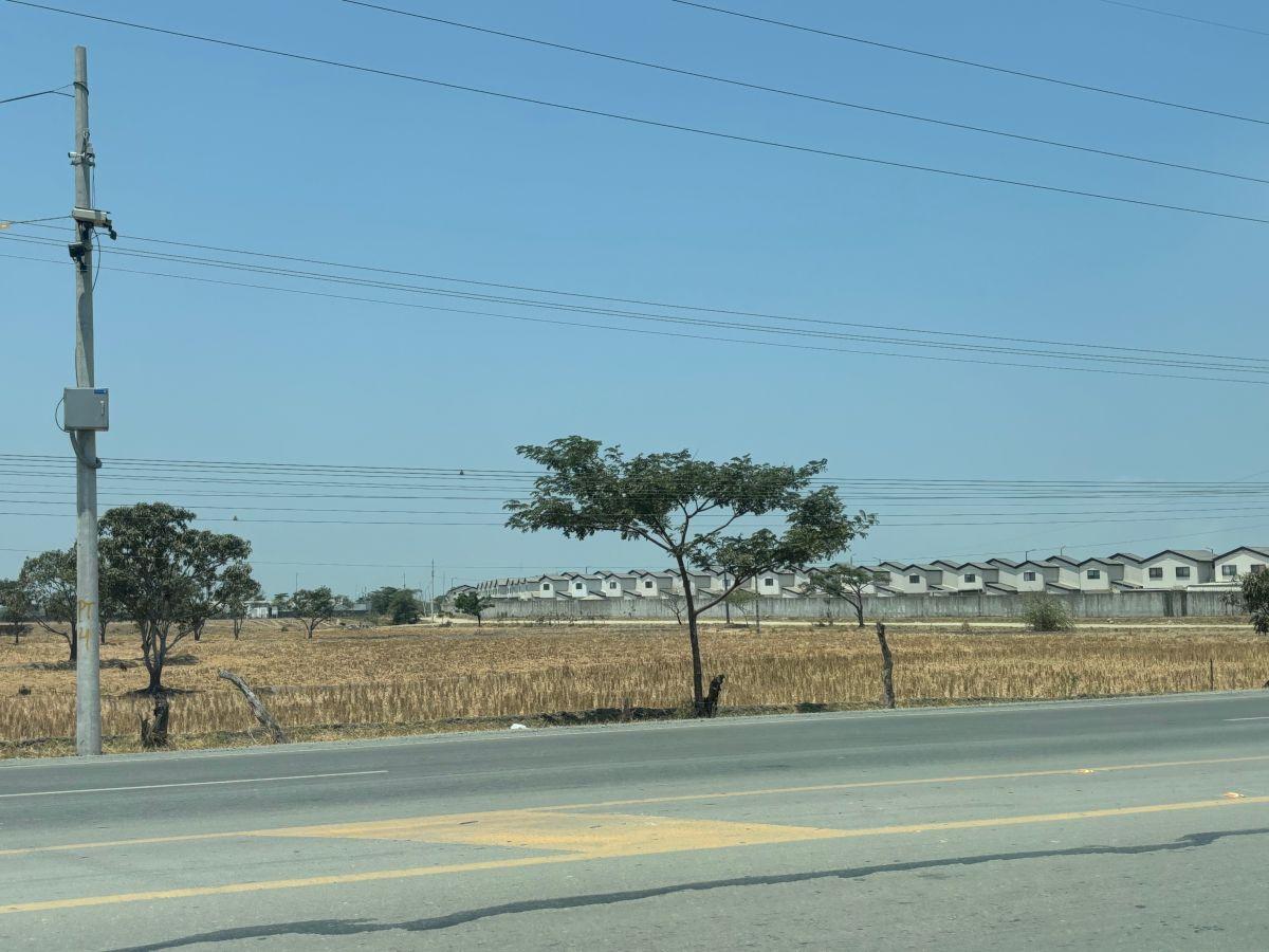 Vendo Terreno Via Salitre 46.124 m² Comercial Residencial - 266 m Frente Via, por Urb Los Prados, Guayas — imagen 9