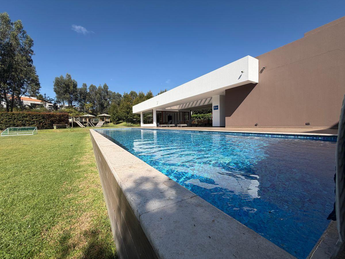 Terreno de 611 m² en Venta en Cumbayá con Áreas Verdes — imagen 9