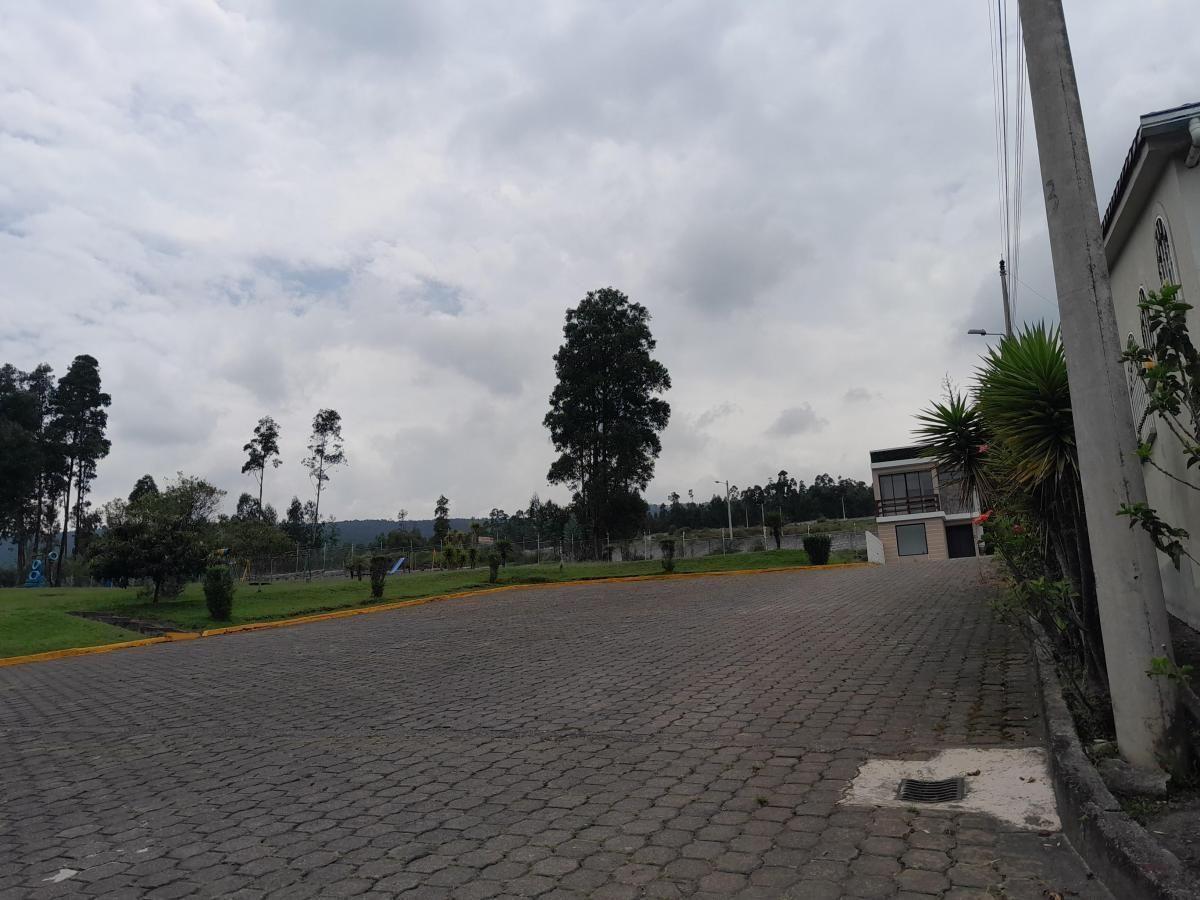 Vendo Edificio de 4 Departamentos en Urbanización en Conocoto — imagen 5