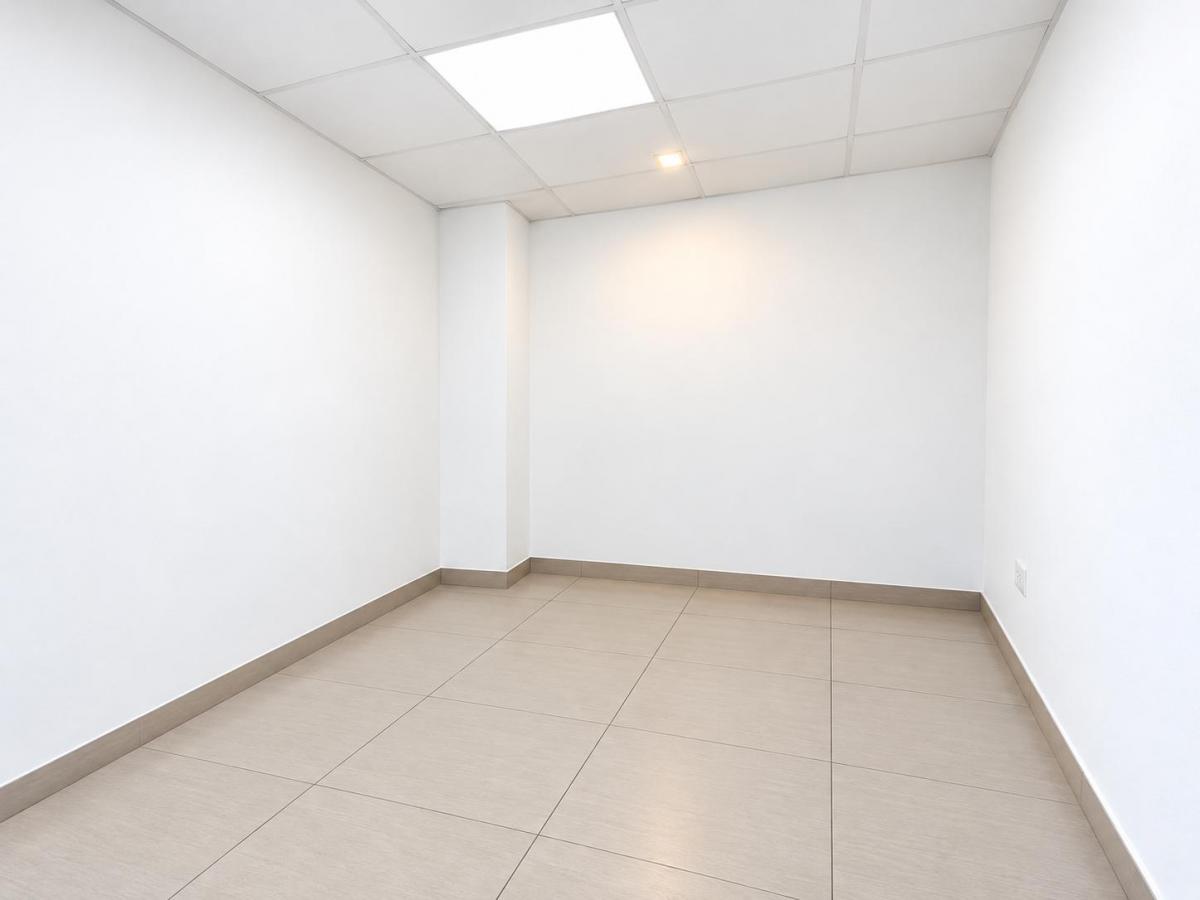 Precio de Oportunidad Local Comercial en Venta Puertas del Sol, Azuay — imagen 4