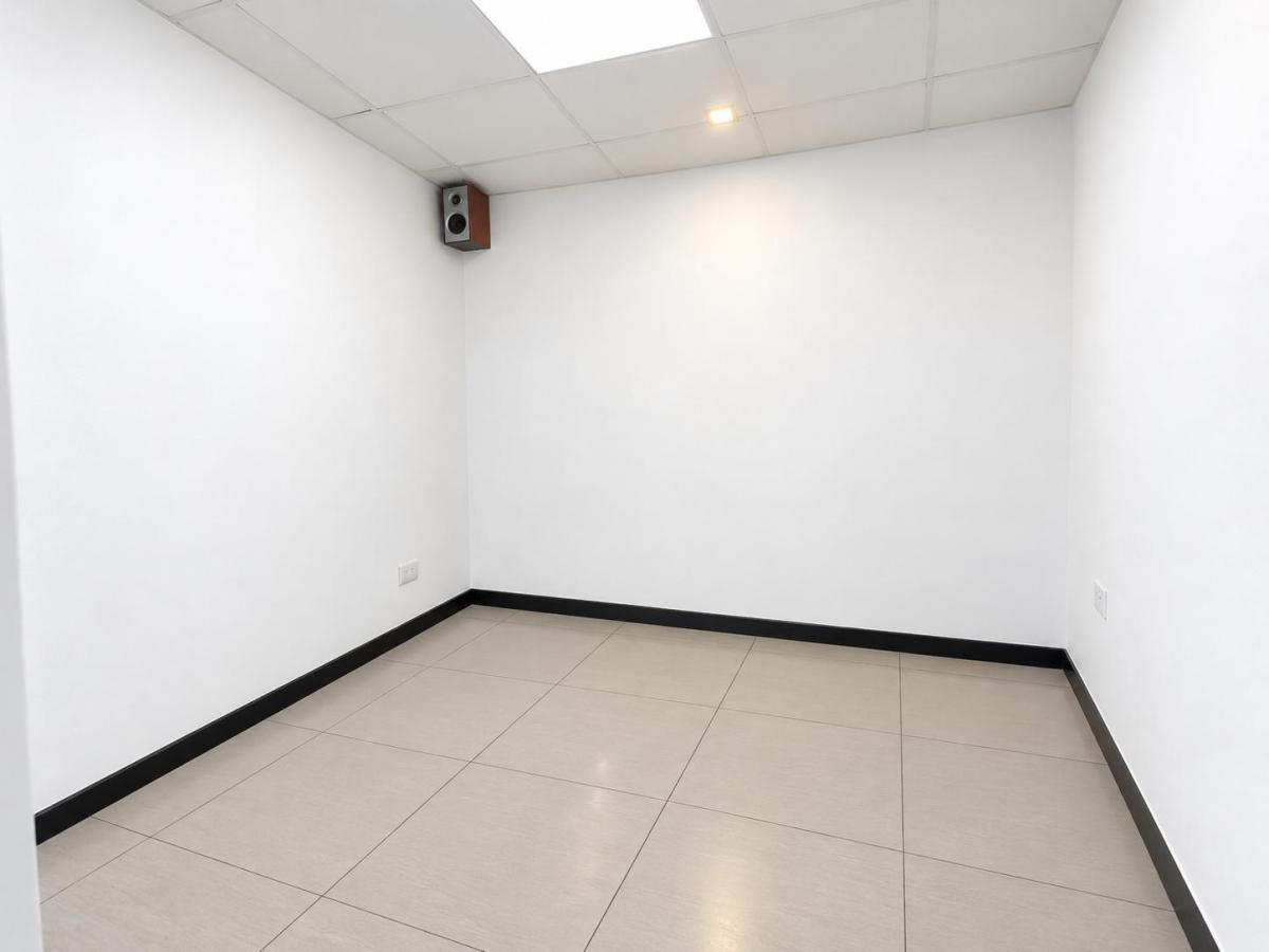 Precio de Oportunidad Local Comercial en Venta Puertas del Sol, Azuay — imagen 3