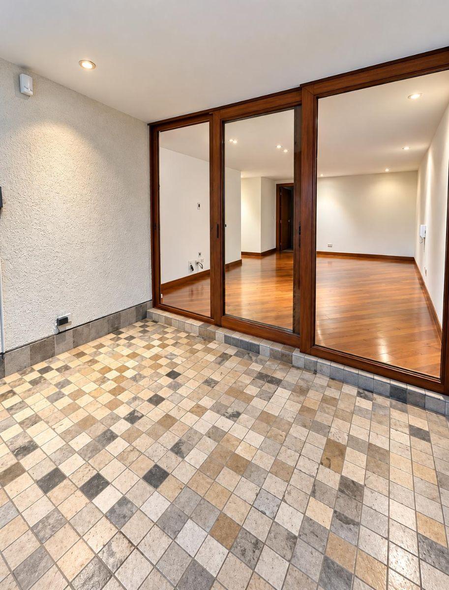 En Venta Departamento de Lujo en Pb con Jardín Privado — Santa Lucía, Cumbayá — imagen 8