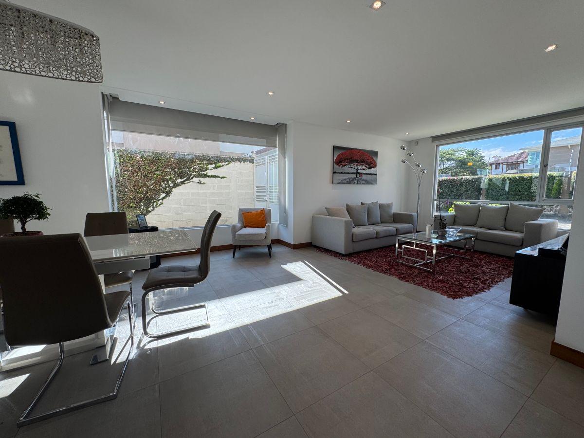 Linda Casa Moderna en Conjunto, Amplios Espacios, Excelentes Áreas Comunales Sector Hilacril Tumbaco — imagen 9