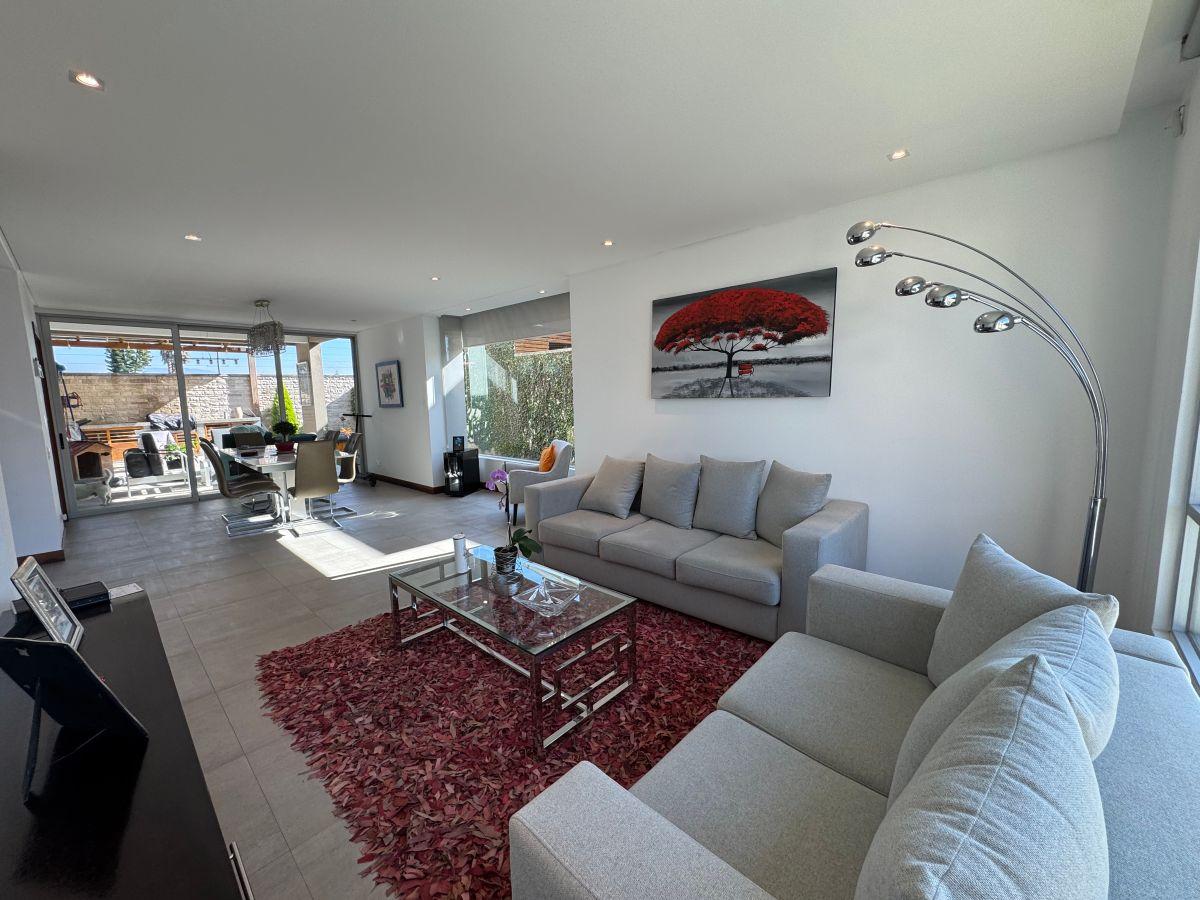 Linda Casa Moderna en Conjunto, Amplios Espacios, Excelentes Áreas Comunales Sector Hilacril Tumbaco — imagen 6