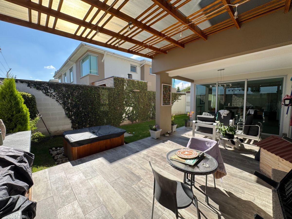 Linda Casa Moderna en Conjunto, Amplios Espacios, Excelentes Áreas Comunales Sector Hilacril Tumbaco — imagen 4