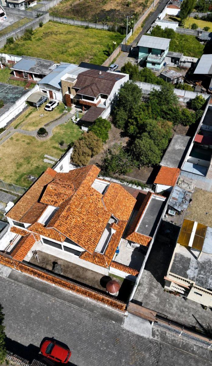 Casa en Venta Independiente con Amplio Terreno — imagen 8