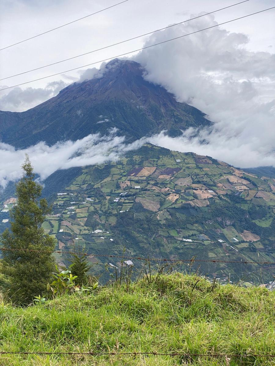 Se Vende Propiedad Amplia con Terreno de 4000 m² - Baños de Agua Santa, Tungurahua — imagen 7