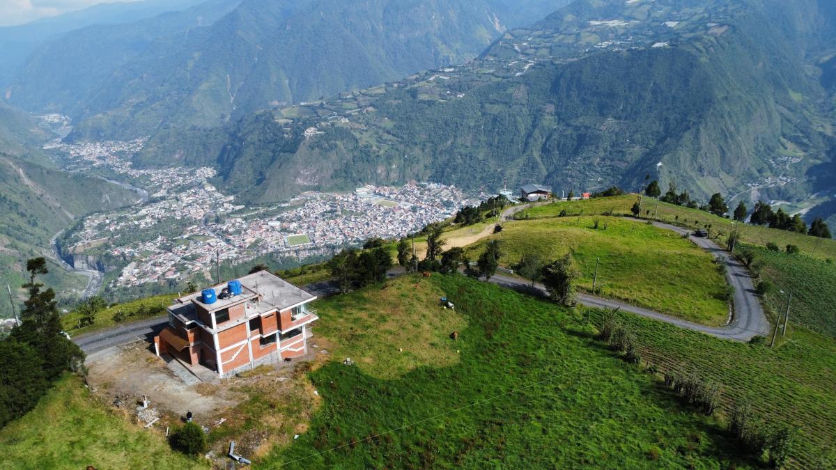 Se Vende Propiedad Amplia con Terreno de 4000 m² - Baños de Agua Santa, Tungurahua — imagen 3
