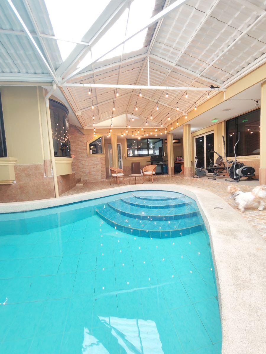 Casa de Lujo en Venta en Conocoto | 4 Suites + Piscina Cubierta + 1.108 m² de Terreno | $452.000 Neg — imagen 6