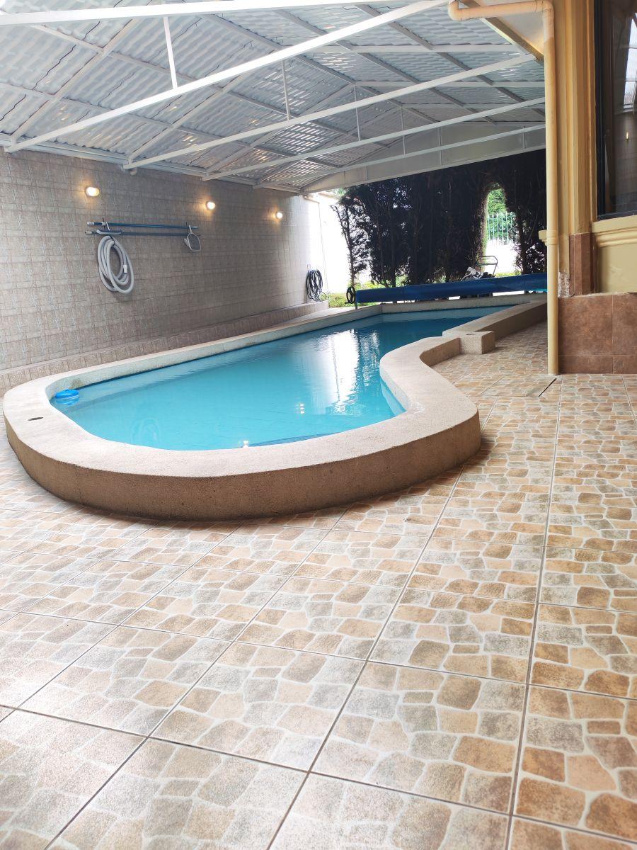 Casa de Lujo en Venta en Conocoto | 4 Suites + Piscina Cubierta + 1.108 m² de Terreno | $452.000 Neg — imagen 5